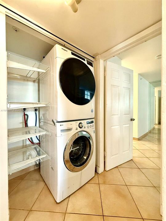 For Rent: $3,400 (2 beds, 2 baths, 1228 Square Feet)