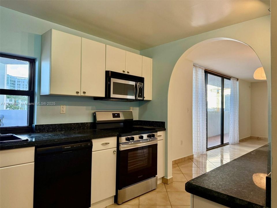 For Rent: $3,400 (2 beds, 2 baths, 1228 Square Feet)