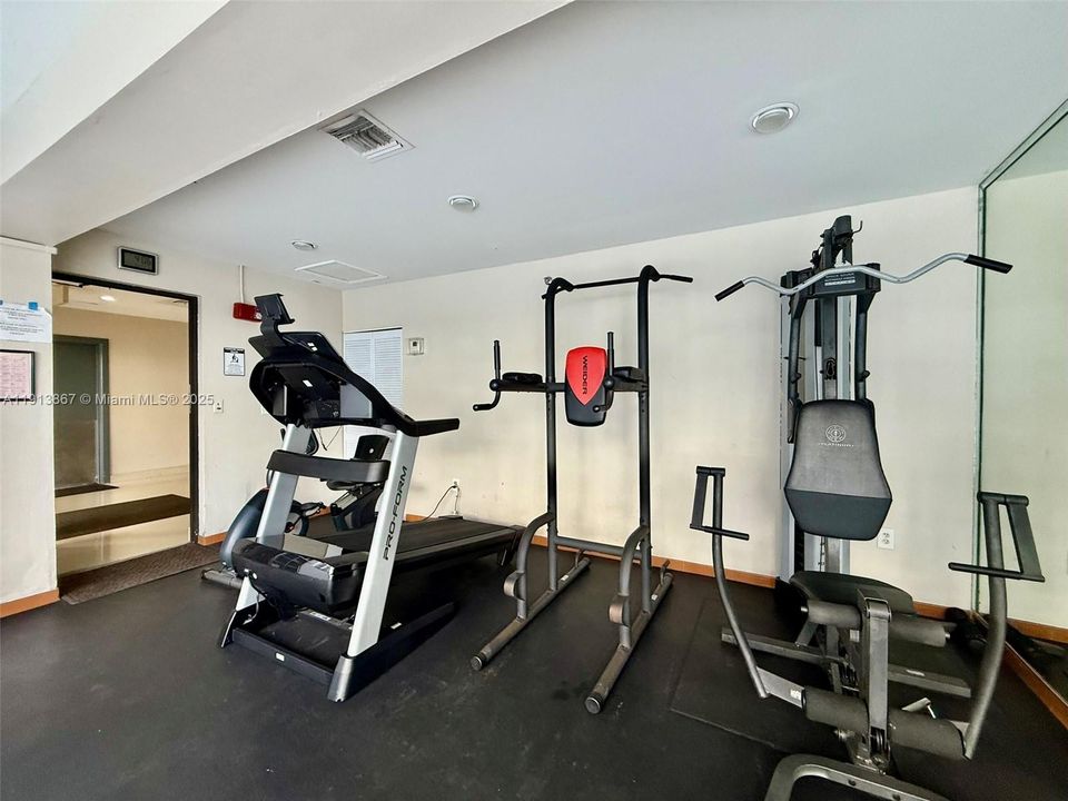 For Rent: $3,400 (2 beds, 2 baths, 1228 Square Feet)