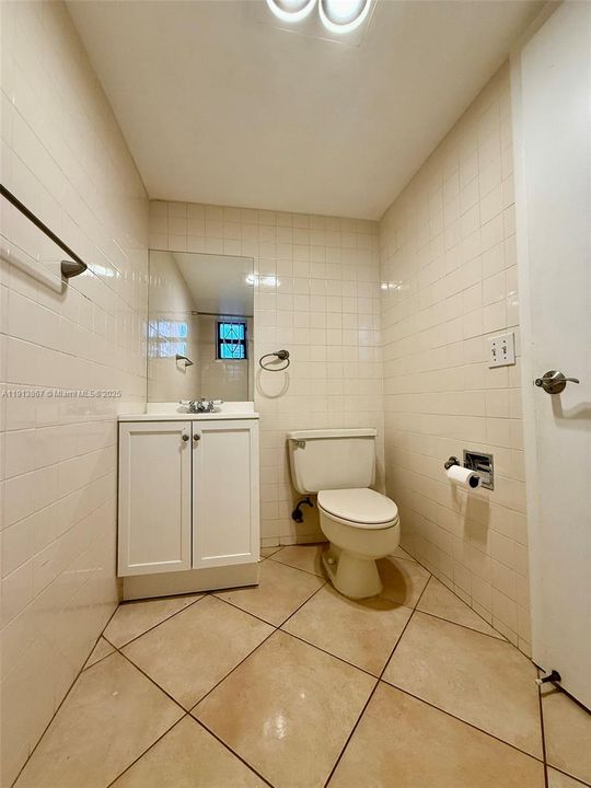 For Rent: $3,400 (2 beds, 2 baths, 1228 Square Feet)