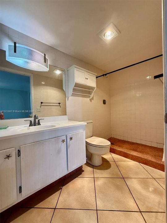 For Rent: $3,400 (2 beds, 2 baths, 1228 Square Feet)