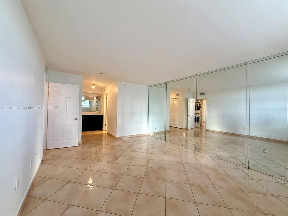 For Rent: $3,400 (2 beds, 2 baths, 1228 Square Feet)