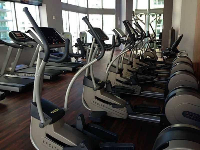 For Sale: $410,000 (0 beds, 1 baths, 420 Square Feet)