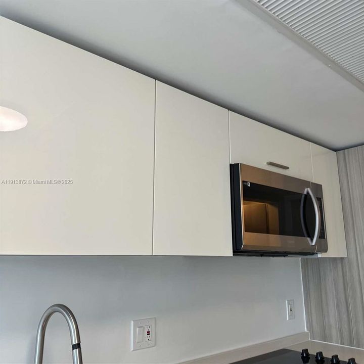 For Sale: $410,000 (0 beds, 1 baths, 420 Square Feet)