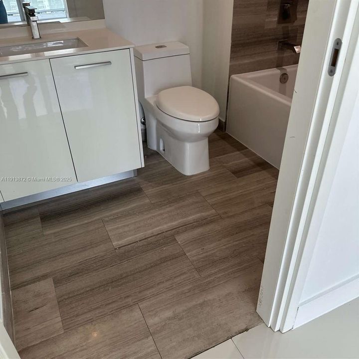 For Sale: $410,000 (0 beds, 1 baths, 420 Square Feet)