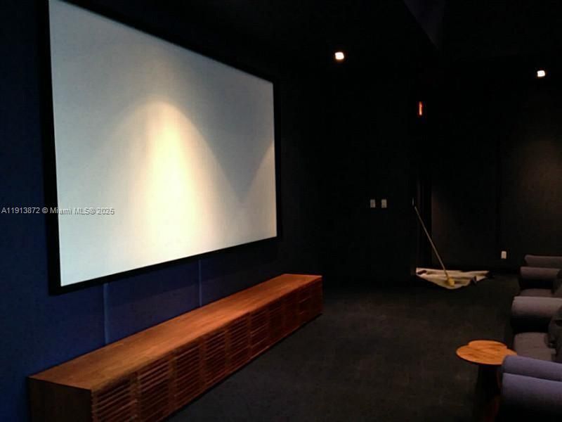 For Sale: $410,000 (0 beds, 1 baths, 420 Square Feet)