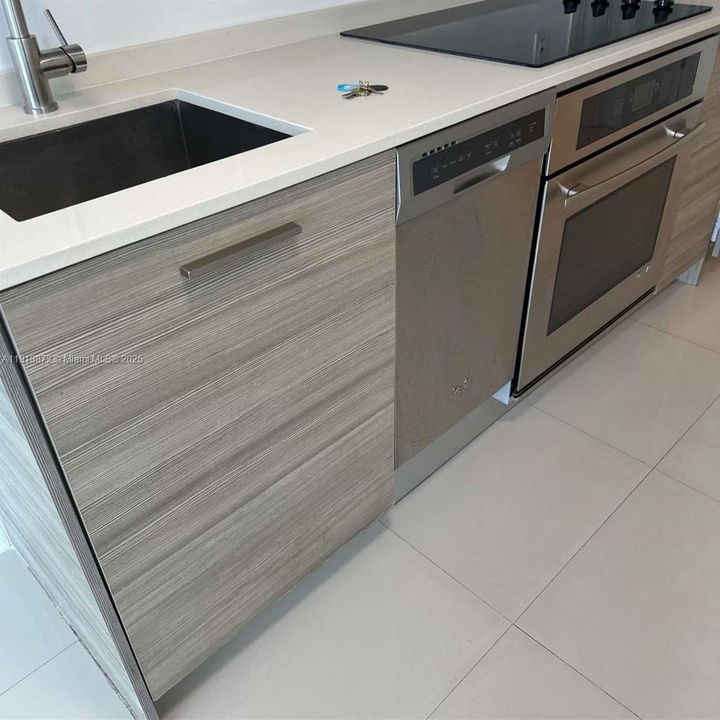 For Sale: $410,000 (0 beds, 1 baths, 420 Square Feet)