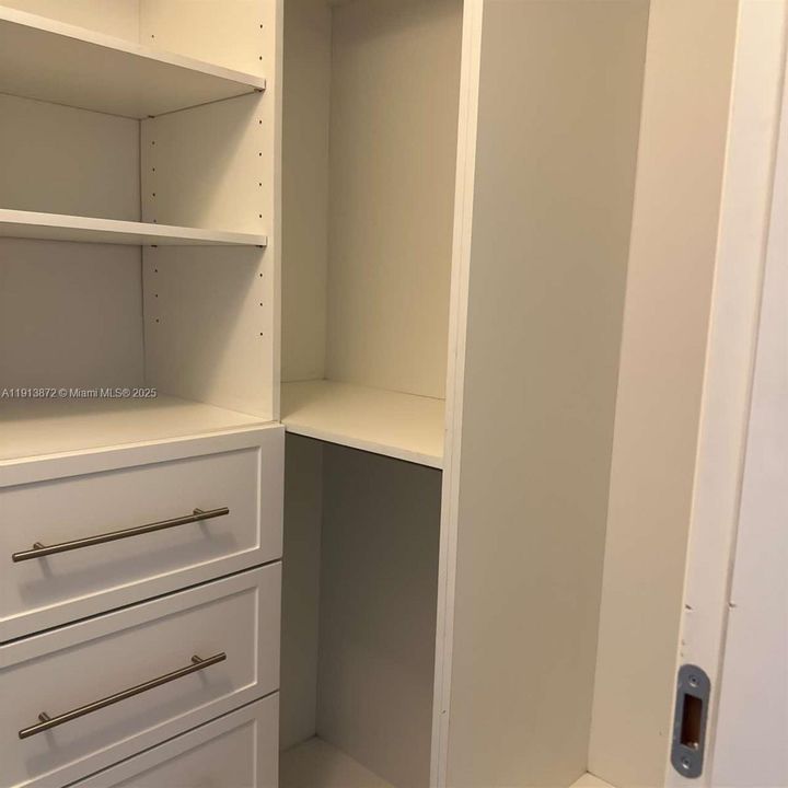 For Sale: $410,000 (0 beds, 1 baths, 420 Square Feet)