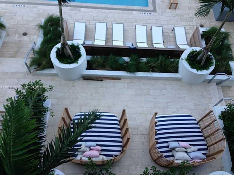 For Sale: $410,000 (0 beds, 1 baths, 420 Square Feet)