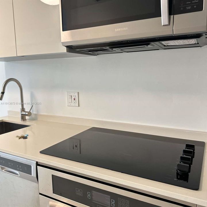 For Sale: $410,000 (0 beds, 1 baths, 420 Square Feet)