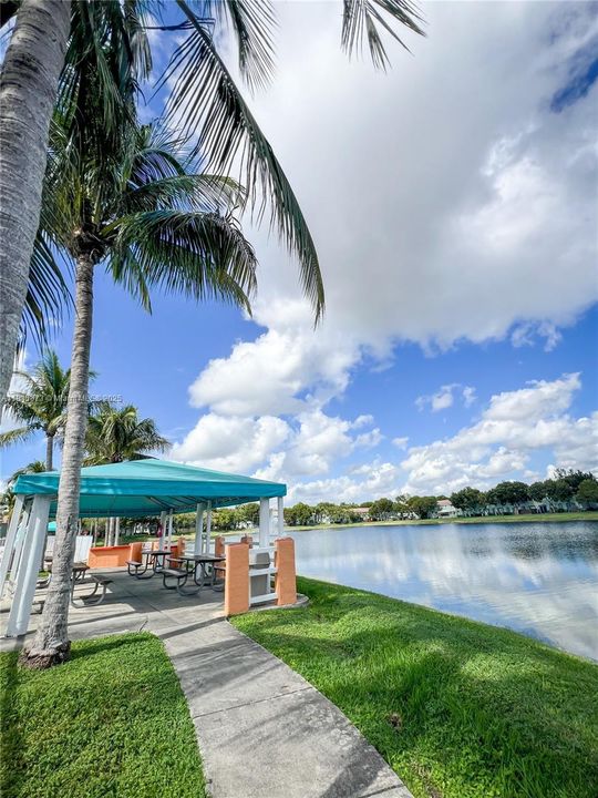 待售: $265,000 (3 贝兹, 2 浴室, 1166 平方英尺)