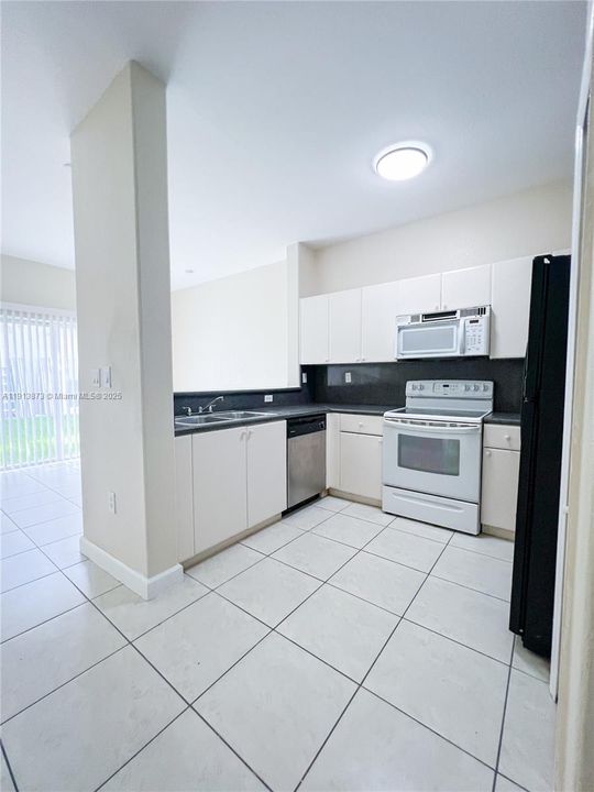 待售: $265,000 (3 贝兹, 2 浴室, 1166 平方英尺)