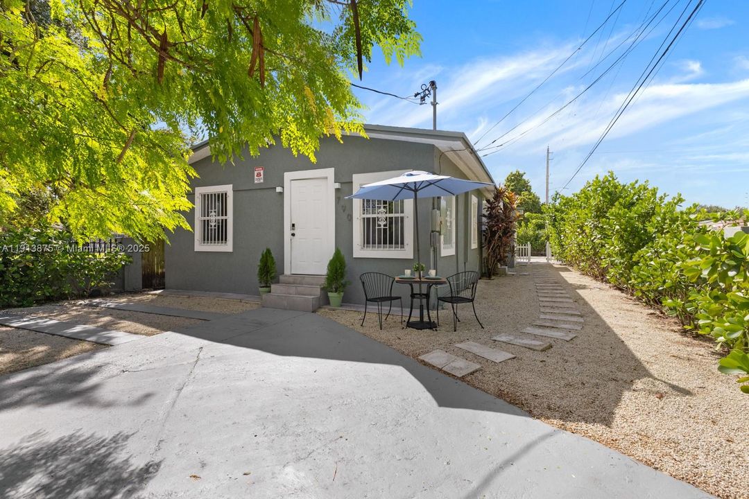 待售: $675,000 (3 贝兹, 3 浴室, 1181 平方英尺)