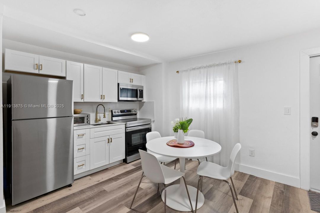 待售: $675,000 (3 贝兹, 3 浴室, 1181 平方英尺)