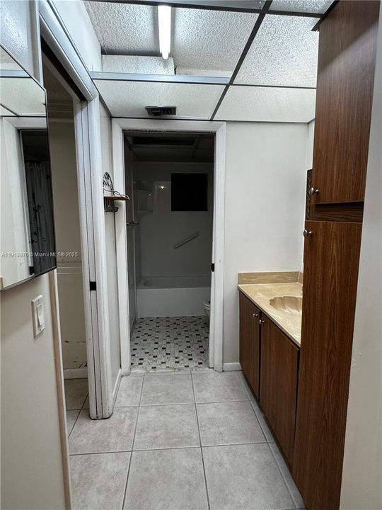 Недавно арендовано: $1,950 (1 спален, 1 ванн, 705 Квадратных фут)