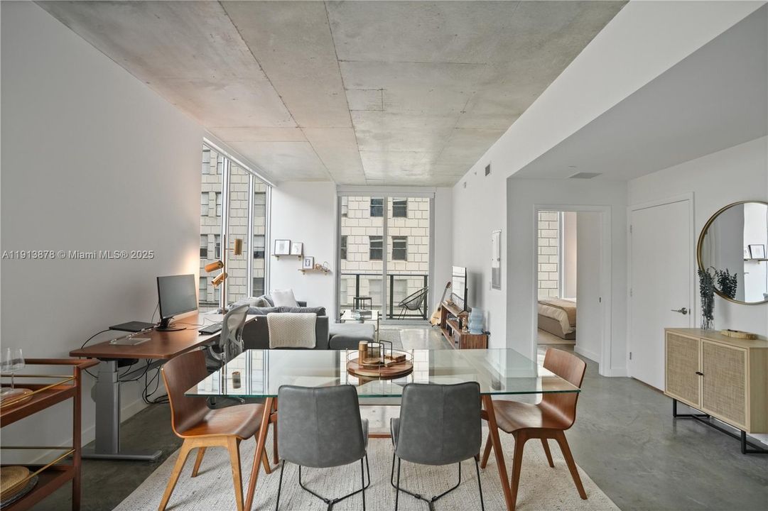 待售: $395,000 (1 贝兹, 1 浴室, 736 平方英尺)