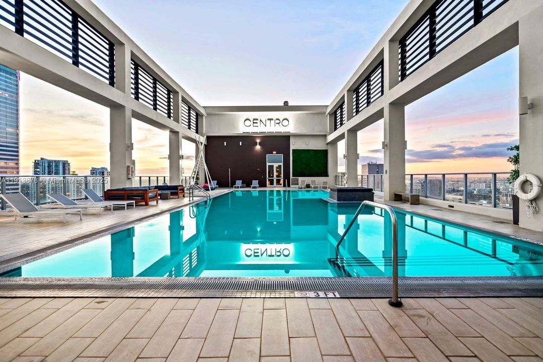 待售: $395,000 (1 贝兹, 1 浴室, 736 平方英尺)