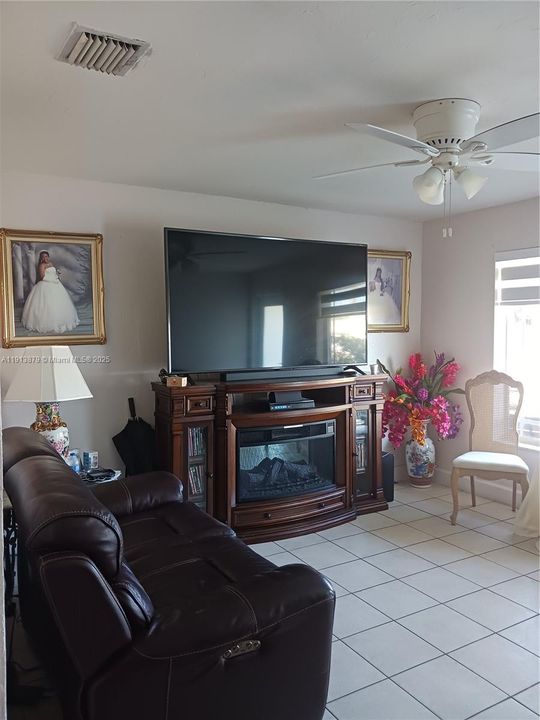 For Sale: $589,500 (3 beds, 1 baths, 1658 Square Feet)