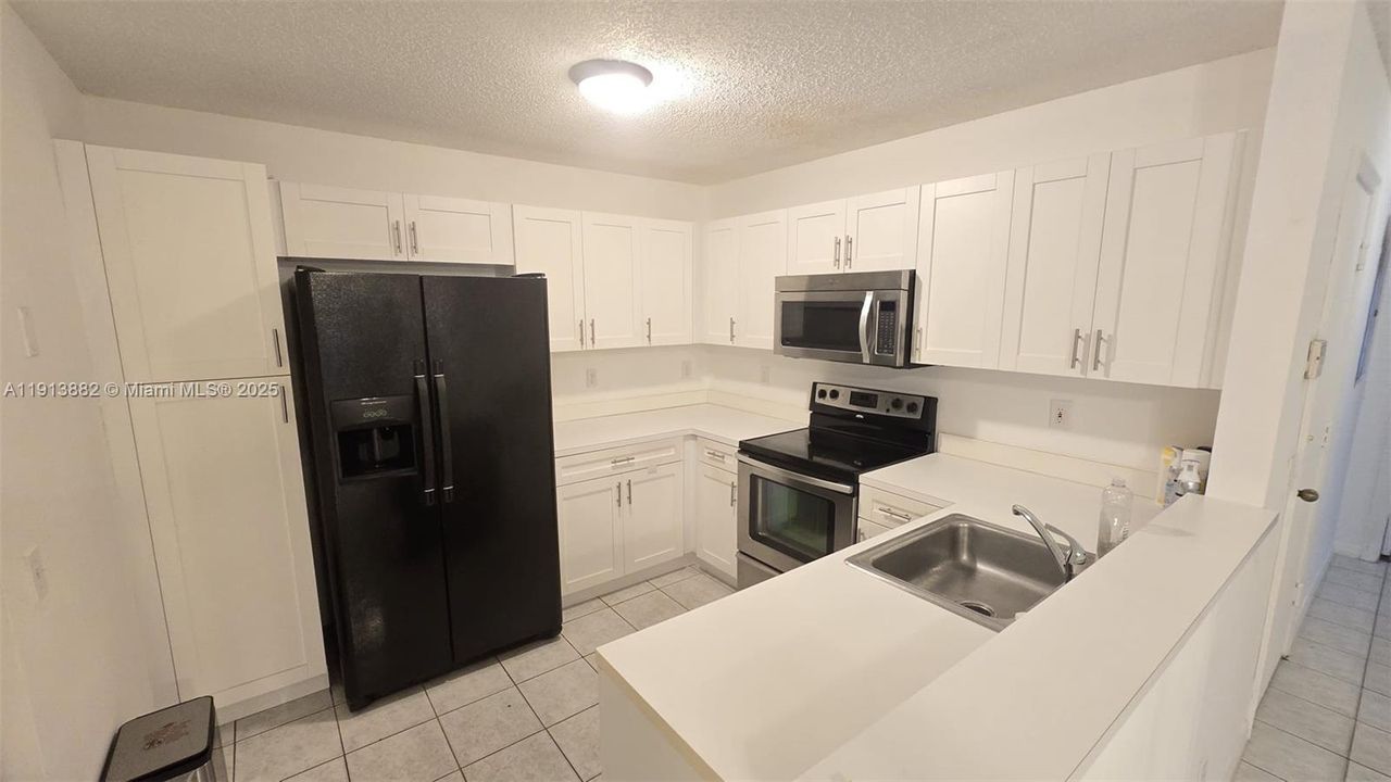 На продажу: $433,900 (3 спален, 2 ванн, 1170 Квадратных фут)