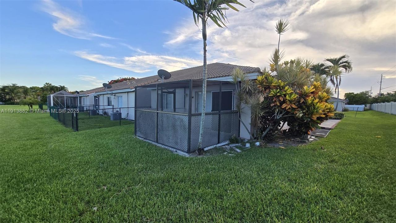 На продажу: $433,900 (3 спален, 2 ванн, 1170 Квадратных фут)