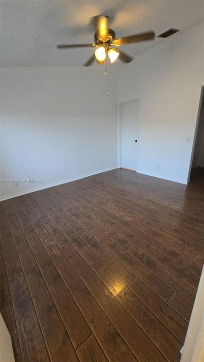 На продажу: $433,900 (3 спален, 2 ванн, 1170 Квадратных фут)