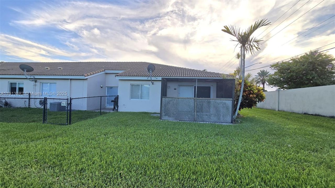 На продажу: $433,900 (3 спален, 2 ванн, 1170 Квадратных фут)