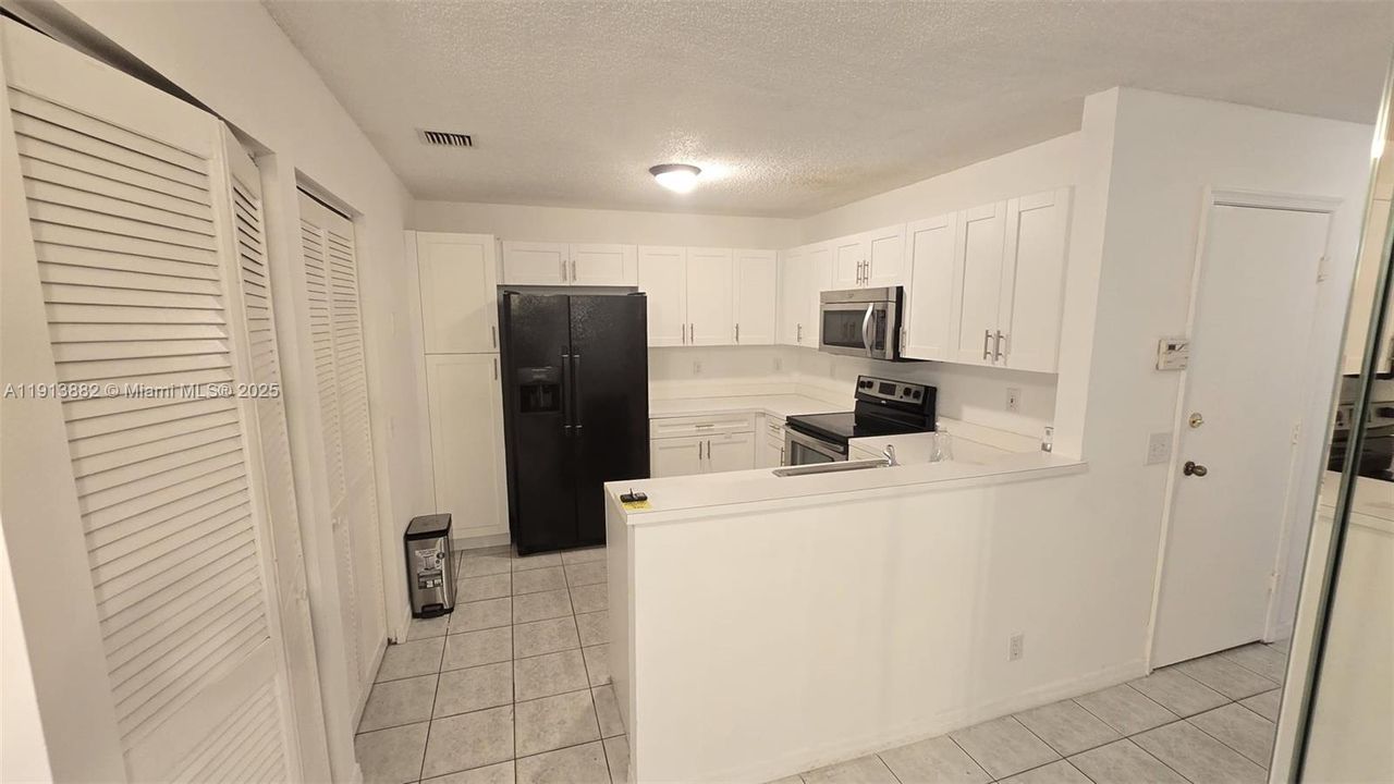 На продажу: $433,900 (3 спален, 2 ванн, 1170 Квадратных фут)