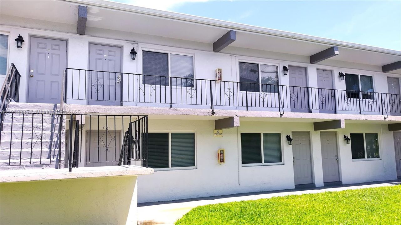 合同活跃: $1,600 (1 贝兹, 1 浴室, 680 平方英尺)