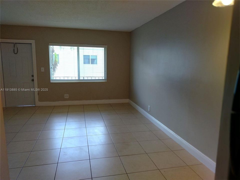 合同活跃: $1,600 (1 贝兹, 1 浴室, 680 平方英尺)