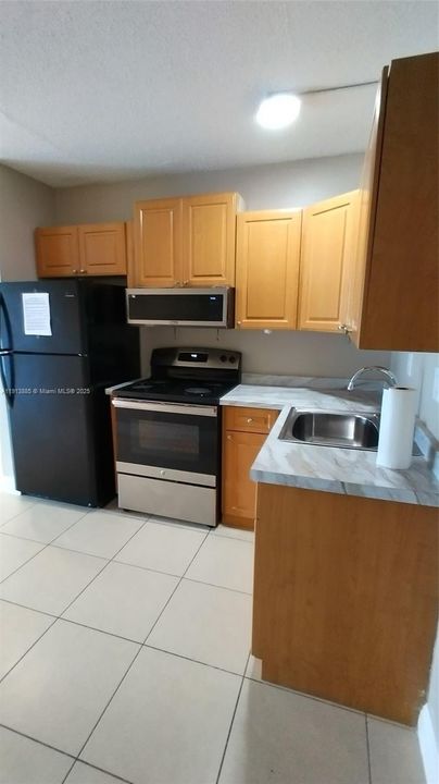 合同活跃: $1,600 (1 贝兹, 1 浴室, 680 平方英尺)