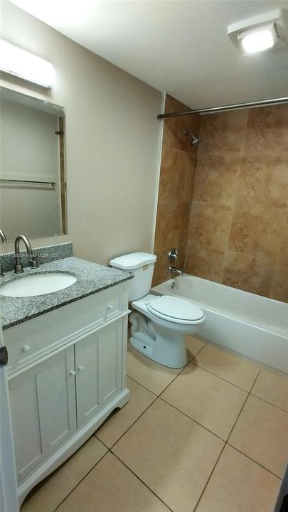 合同活跃: $1,600 (1 贝兹, 1 浴室, 680 平方英尺)