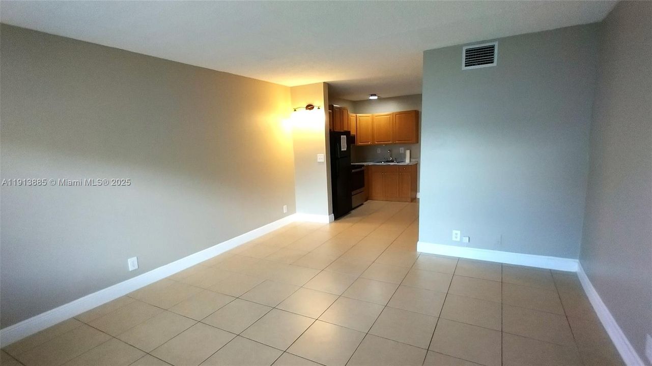 合同活跃: $1,600 (1 贝兹, 1 浴室, 680 平方英尺)