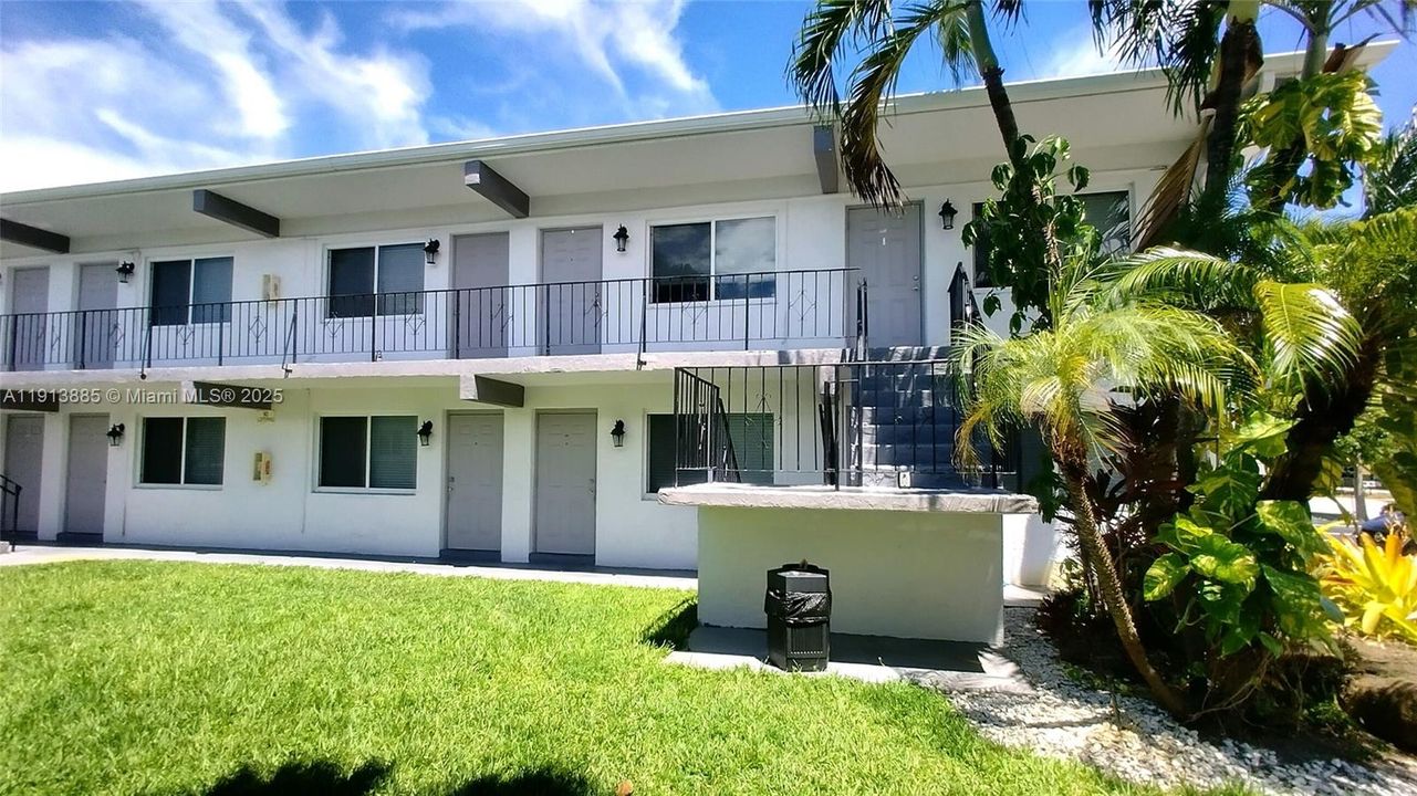 合同活跃: $1,600 (1 贝兹, 1 浴室, 680 平方英尺)