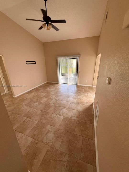 For Sale: $250,000 (3 beds, 2 baths, 934 Square Feet)