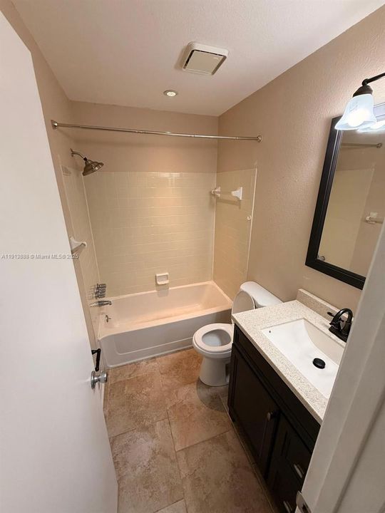 For Sale: $250,000 (3 beds, 2 baths, 934 Square Feet)