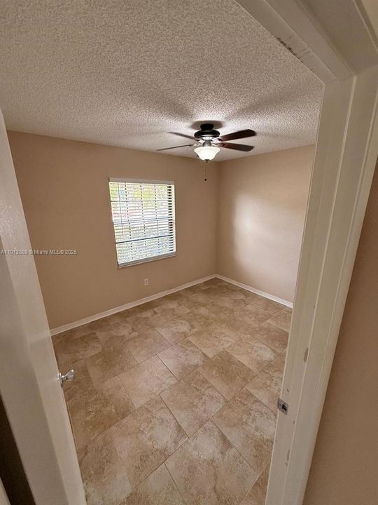 For Sale: $250,000 (3 beds, 2 baths, 934 Square Feet)