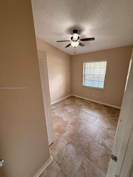 For Sale: $250,000 (3 beds, 2 baths, 934 Square Feet)