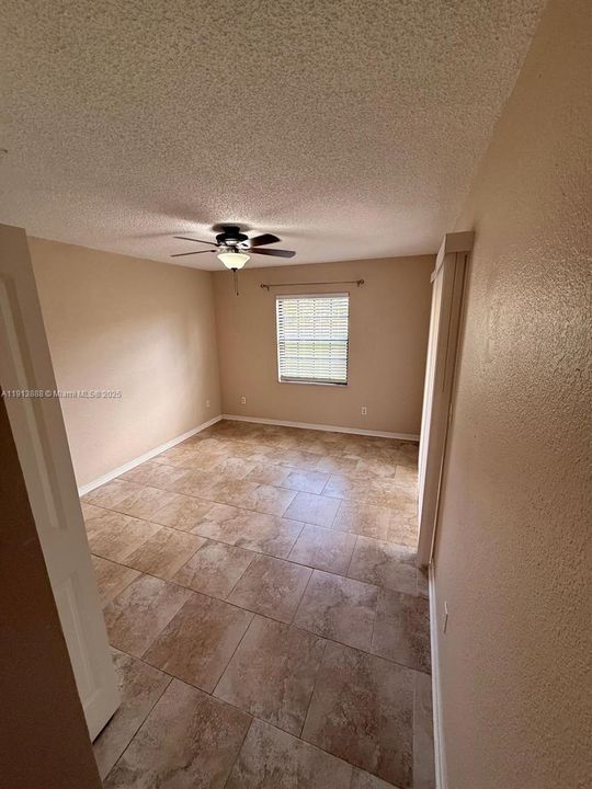 For Sale: $250,000 (3 beds, 2 baths, 934 Square Feet)