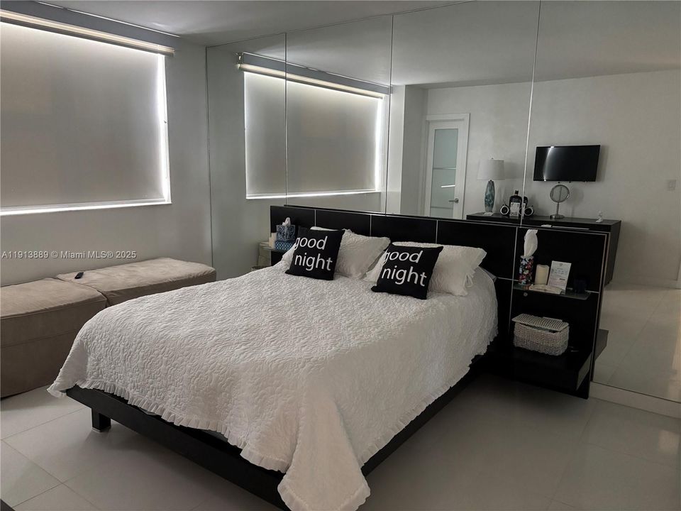 合同活跃: $6,500 (2 贝兹, 2 浴室, 1299 平方英尺)