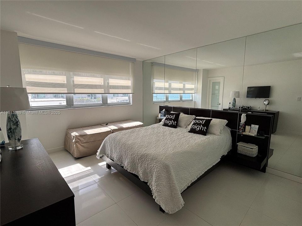 合同活跃: $6,500 (2 贝兹, 2 浴室, 1299 平方英尺)