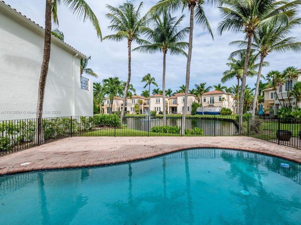 En Renta: $13,995 (4 camas, 4 baños, 3250 Pies cuadrados)