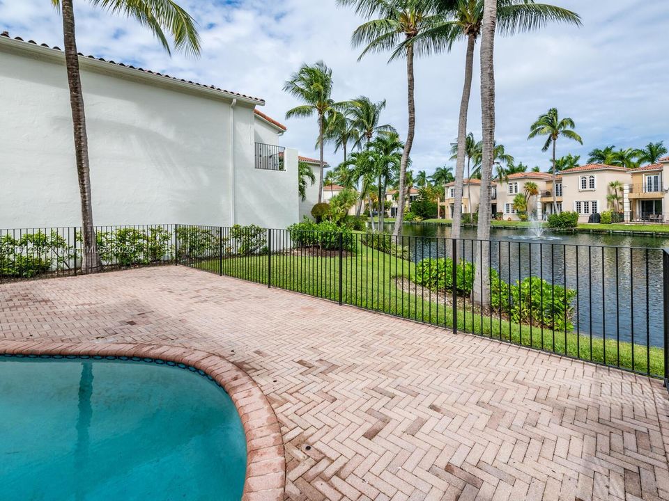 En Renta: $13,995 (4 camas, 4 baños, 3250 Pies cuadrados)