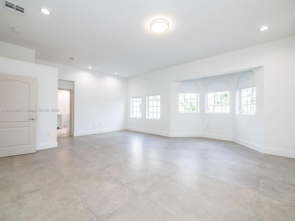 En Renta: $13,995 (4 camas, 4 baños, 3250 Pies cuadrados)