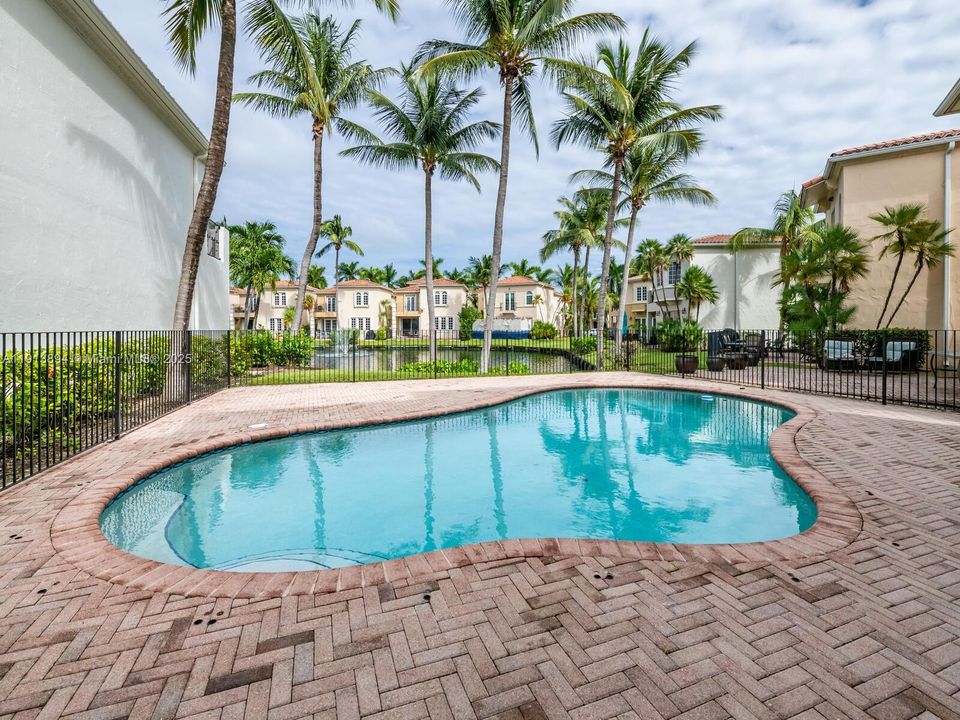 En Renta: $13,995 (4 camas, 4 baños, 3250 Pies cuadrados)