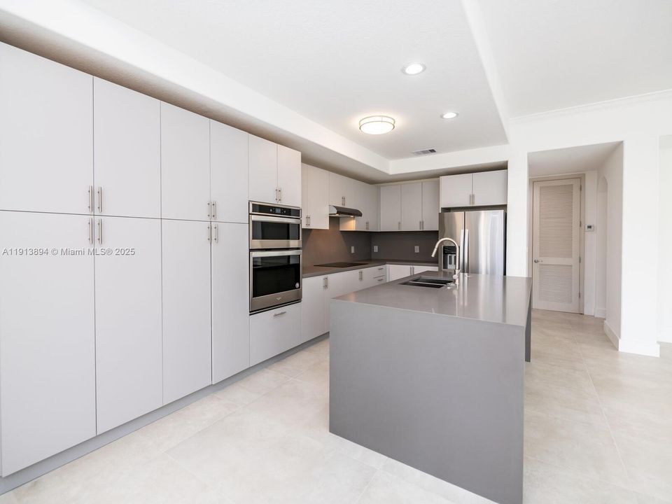 En Renta: $13,995 (4 camas, 4 baños, 3250 Pies cuadrados)