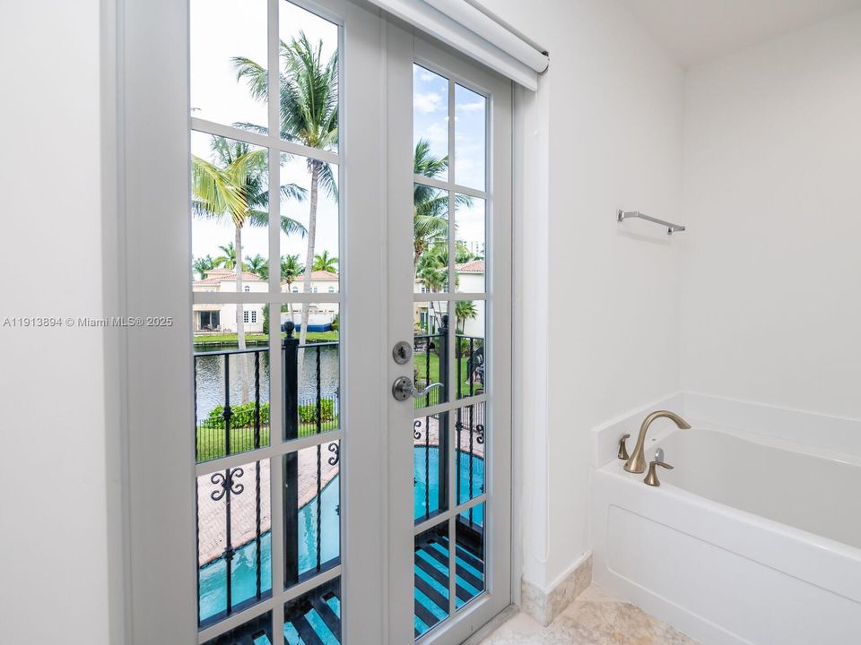 En Renta: $13,995 (4 camas, 4 baños, 3250 Pies cuadrados)