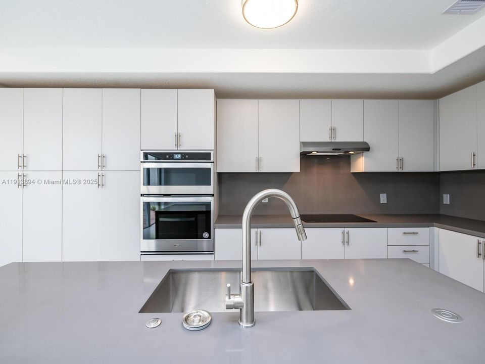 En Renta: $13,995 (4 camas, 4 baños, 3250 Pies cuadrados)