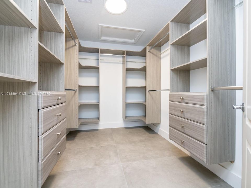 En Renta: $13,995 (4 camas, 4 baños, 3250 Pies cuadrados)