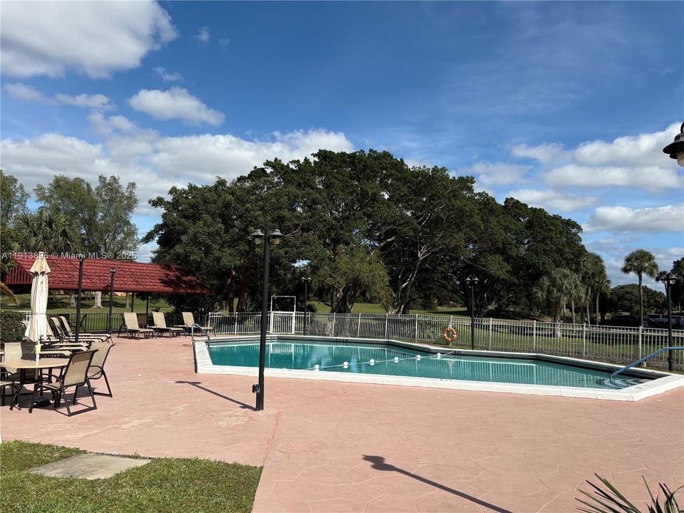 待售: $160,000 (2 贝兹, 2 浴室, 1148 平方英尺)