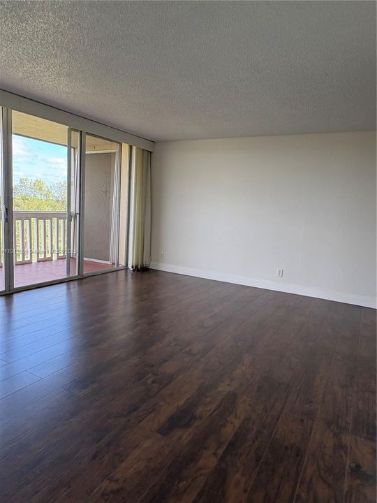 待售: $160,000 (2 贝兹, 2 浴室, 1148 平方英尺)